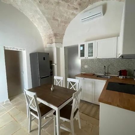 Lamia Millanta Villa