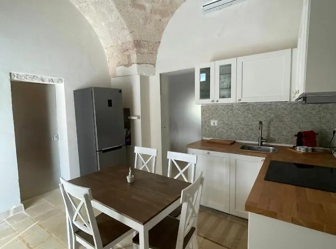 Lamia Millanta Villa